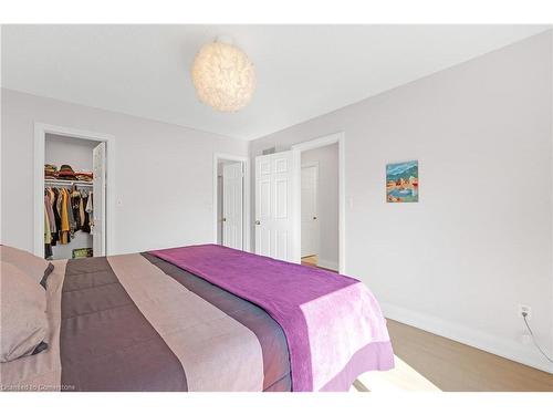 13-1205 Lamb'S Court, Burlington, ON - Indoor Photo Showing Bedroom