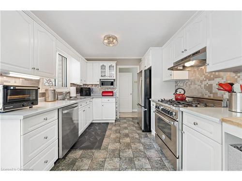 23 Walts Street, Welland, ON - Indoor Photo Showing Kitchen