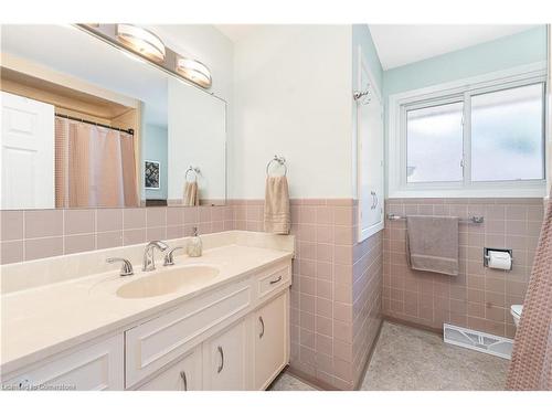 23 Walts Street, Welland, ON - Indoor Photo Showing Bathroom