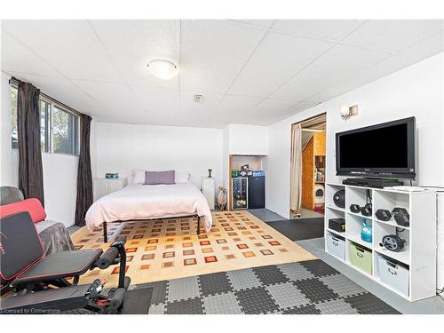 23 Walts Street, Welland, ON - Indoor Photo Showing Bedroom