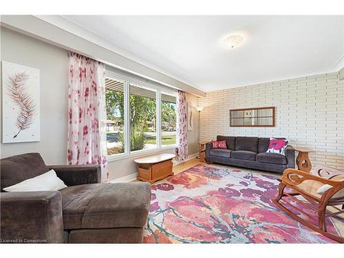 23 Walts Street, Welland, ON - Indoor Photo Showing Living Room