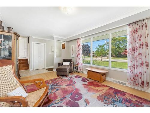 23 Walts Street, Welland, ON - Indoor Photo Showing Living Room