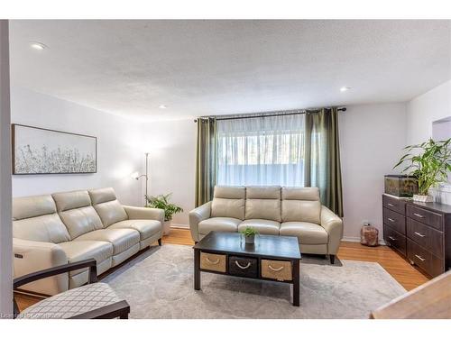 33 Woodman Drive S, Hamilton, ON - Indoor Photo Showing Living Room