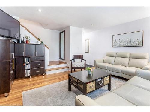 33 Woodman Drive S, Hamilton, ON - Indoor Photo Showing Living Room