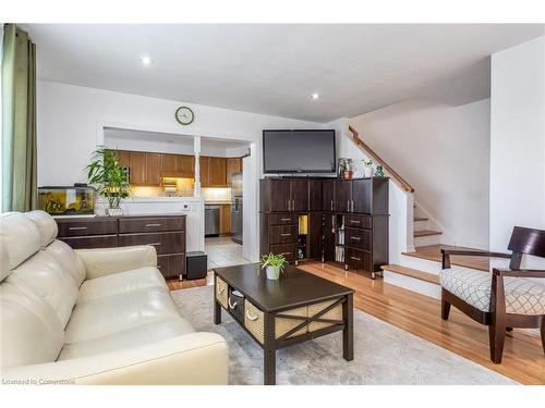 33 Woodman Drive S, Hamilton, ON - Indoor Photo Showing Living Room