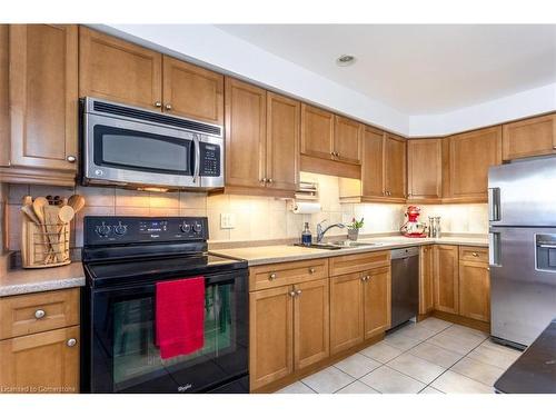 33 Woodman Drive S, Hamilton, ON - Indoor Photo Showing Kitchen