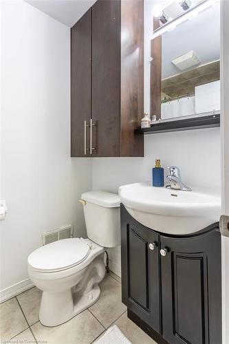 33 Woodman Drive S, Hamilton, ON - Indoor Photo Showing Bathroom