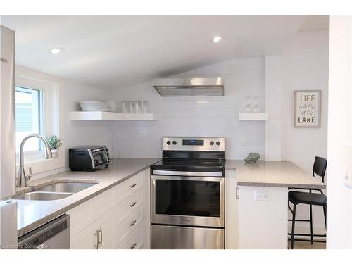 5-609 Beach Boulevard, Hamilton, ON - Indoor Photo Showing Kitchen With Double Sink