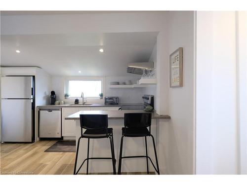 5-609 Beach Boulevard, Hamilton, ON - Indoor Photo Showing Kitchen