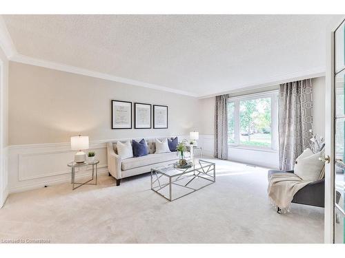 2159 Belgrave Court, Burlington, ON - Indoor Photo Showing Living Room