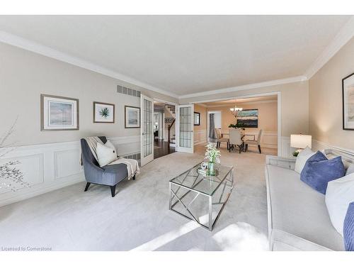 2159 Belgrave Court, Burlington, ON - Indoor Photo Showing Living Room