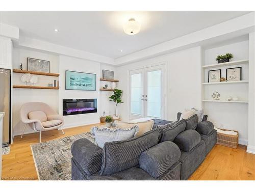 3-2071 Ghent Avenue, Burlington, ON - Indoor Photo Showing Living Room With Fireplace