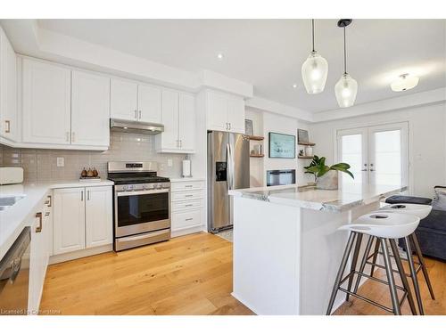 3-2071 Ghent Avenue, Burlington, ON - Indoor Photo Showing Kitchen With Stainless Steel Kitchen With Upgraded Kitchen