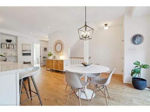 3-2071 Ghent Avenue, Burlington, ON - Indoor Photo Showing Dining Room