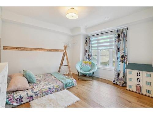 3-2071 Ghent Avenue, Burlington, ON - Indoor Photo Showing Bedroom