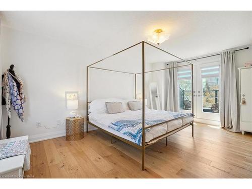 3-2071 Ghent Avenue, Burlington, ON - Indoor Photo Showing Bedroom