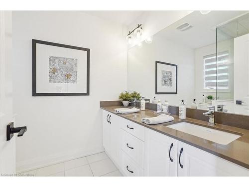 3-2071 Ghent Avenue, Burlington, ON - Indoor Photo Showing Bathroom