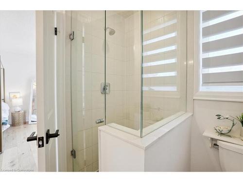 3-2071 Ghent Avenue, Burlington, ON - Indoor Photo Showing Bathroom