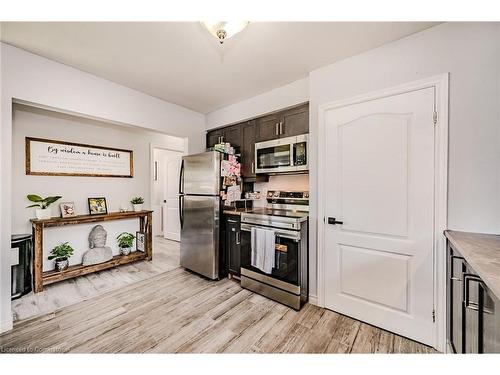 50 Grandfield Street, Hamilton, ON - Indoor Photo Showing Kitchen