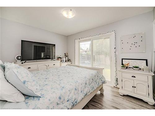 50 Grandfield Street, Hamilton, ON - Indoor Photo Showing Bedroom