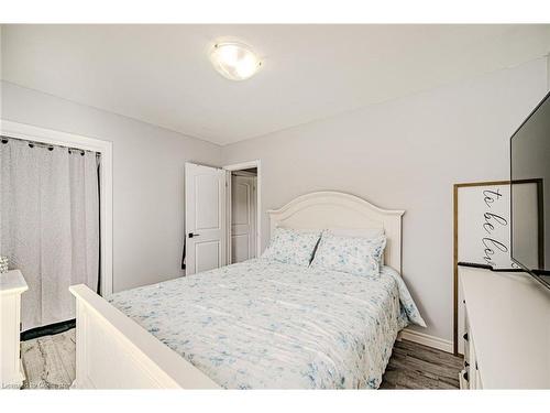 50 Grandfield Street, Hamilton, ON - Indoor Photo Showing Bedroom