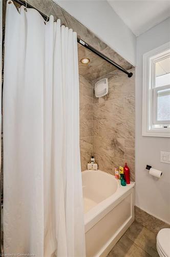 50 Grandfield Street, Hamilton, ON - Indoor Photo Showing Bathroom