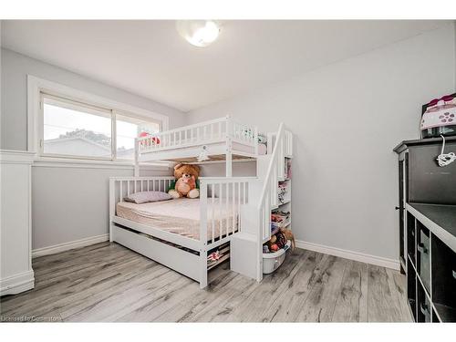 50 Grandfield Street, Hamilton, ON - Indoor Photo Showing Bedroom