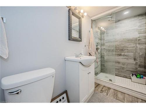 50 Grandfield Street, Hamilton, ON - Indoor Photo Showing Bathroom