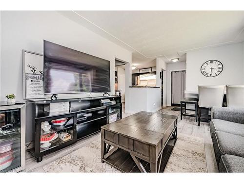 50 Grandfield Street, Hamilton, ON - Indoor Photo Showing Living Room