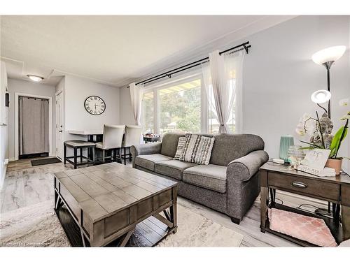 50 Grandfield Street, Hamilton, ON - Indoor Photo Showing Living Room