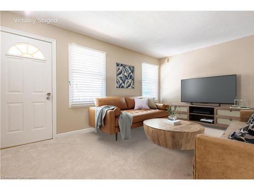 84 Haig Street, St. Catharines, ON - Indoor Photo Showing Living Room