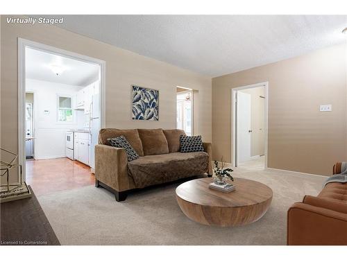 84 Haig Street, St. Catharines, ON - Indoor Photo Showing Living Room