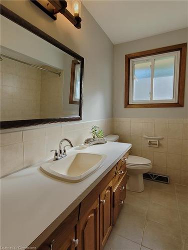 680 Clare Avenue, Welland, ON - Indoor Photo Showing Bathroom