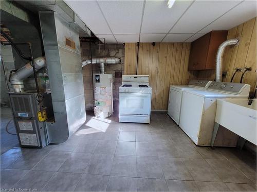 680 Clare Avenue, Welland, ON - Indoor Photo Showing Laundry Room