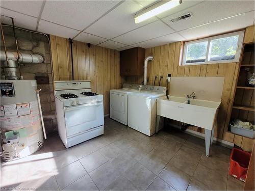 680 Clare Avenue, Welland, ON - Indoor Photo Showing Laundry Room