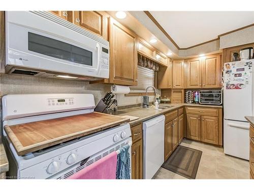 1161 4Th Concession Rd W, Flamborough, ON - Indoor Photo Showing Kitchen