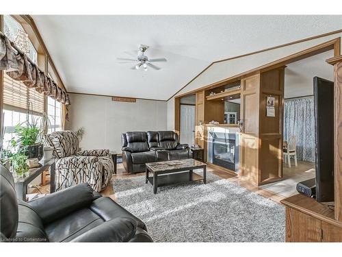 1161 4Th Concession Rd W, Flamborough, ON - Indoor Photo Showing Living Room