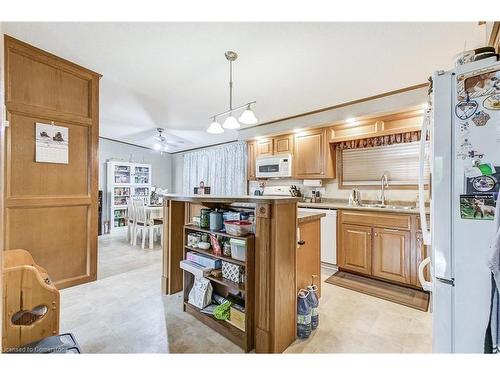 1161 4Th Concession Rd W, Flamborough, ON - Indoor Photo Showing Kitchen