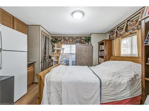 1161 4Th Concession Rd W, Flamborough, ON - Indoor Photo Showing Bedroom