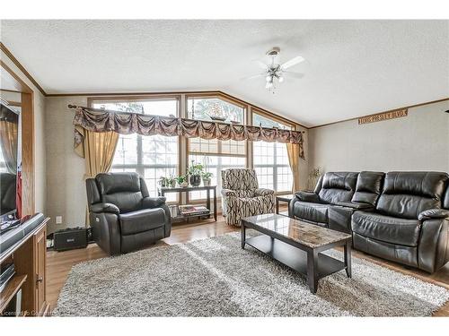 1161 4Th Concession Rd W, Flamborough, ON - Indoor Photo Showing Living Room