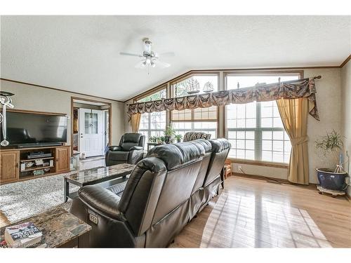 1161 4Th Concession Rd W, Flamborough, ON - Indoor Photo Showing Living Room