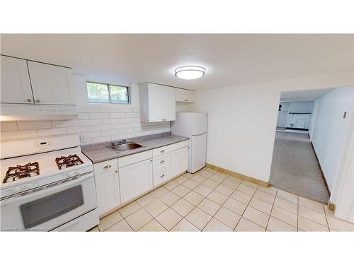 10 Ashley Circle, St. Catharines, ON - Indoor Photo Showing Kitchen