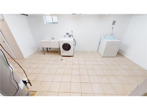 10 Ashley Circle, St. Catharines, ON - Indoor Photo Showing Laundry Room