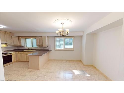 10 Ashley Circle, St. Catharines, ON - Indoor Photo Showing Kitchen