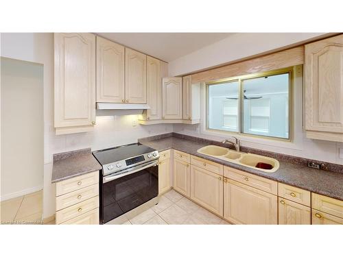 10 Ashley Circle, St. Catharines, ON - Indoor Photo Showing Kitchen With Double Sink