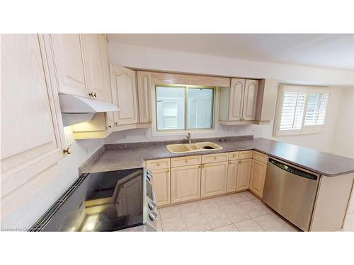 10 Ashley Circle, St. Catharines, ON - Indoor Photo Showing Kitchen With Double Sink