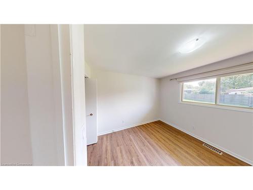 10 Ashley Circle, St. Catharines, ON - Indoor Photo Showing Other Room