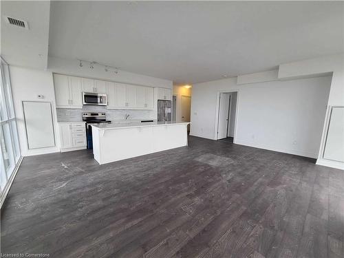 1104-550 North Service Road, Grimsby, ON - Indoor Photo Showing Kitchen