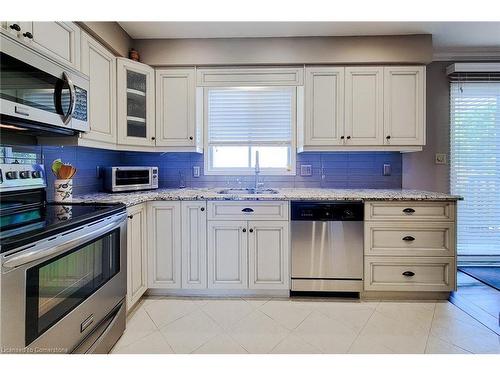 3831 Cardinal Drive, Niagara Falls, ON - Indoor Photo Showing Kitchen