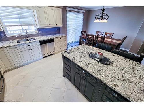 3831 Cardinal Drive, Niagara Falls, ON - Indoor Photo Showing Kitchen With Double Sink